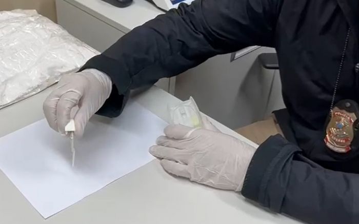 Prisão foi durante fiscalização no embarque internacional (Foto: Divulgação/PF)