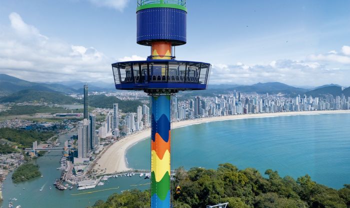 Torre giratória permite vista de 360° de Balneário Camboriú (Foto: Divulgação/Unipraias)