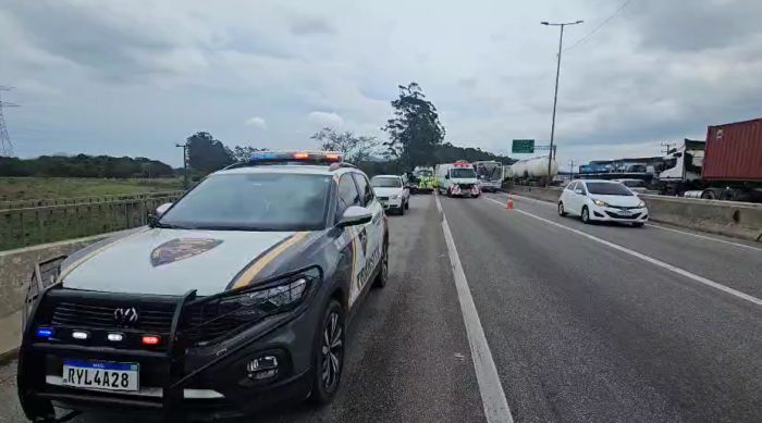 Motorista foi levado para atendimento médico após ser baleado e detido (Foto: Reprodução)