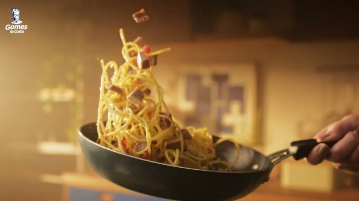 Novo comercial mostra macarrão “fã” da icônica lata e reforça combinação queridinha dos brasileiros