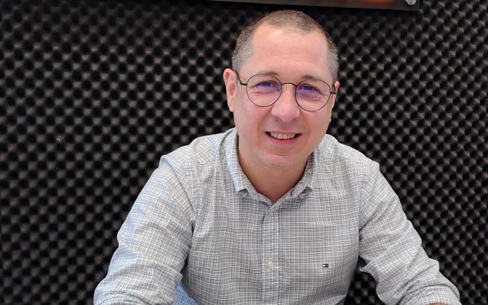 O presidente da Invest Itajaí, Níkolas Reis, foi entrevistado pela jornalista Fran Marcon e o colunista político JC. Ele falou sobre o centro de inovação e parcerias público-privada, principalmente na área da educação, além das eleições de 2026