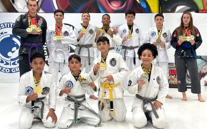 Equipe foi formada por 15 atletas e comandada por Pablo e Larissa Domingues (Foto: Divulgação)