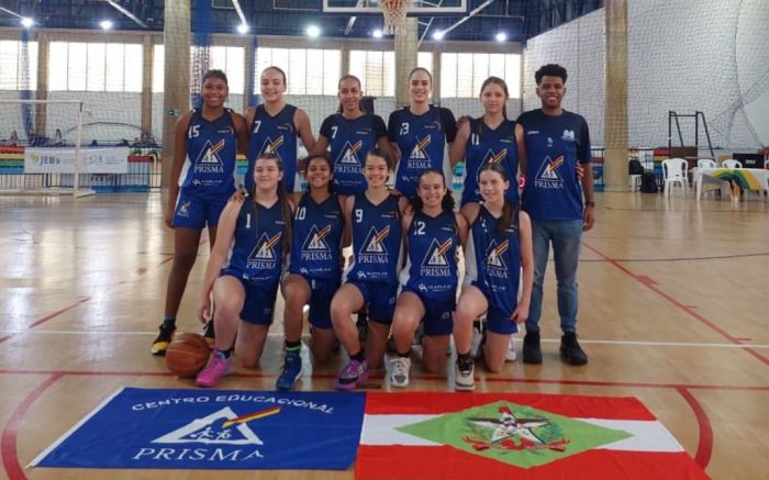 Time de basquete do Colégio Prisma é formado por atletas da Adepi (Foto: Divulgação)