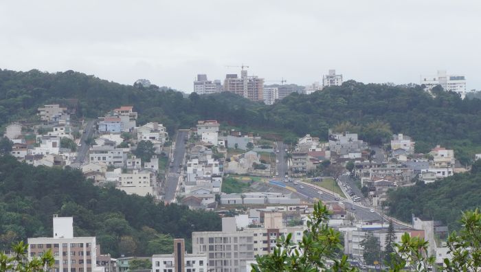 Nova via é sonho antigo 
pra desafogar o trânsito
(foto: João Batista)