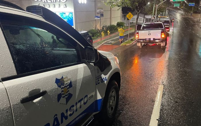 O BYD Dolphin recebeu uma batida violenta na traseira (Foto: Divulgação/Autarquia BC)