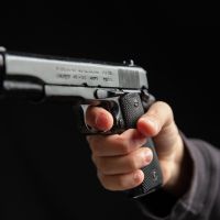 Homem leva tiro na Estrada Geral dos Macacos