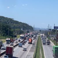 Dia de sol com congestionamento em Itajaí e Balneário Camboriú