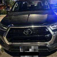 Dupla vai em cana e polícia caça comparsas de furto de caminhonete em BC