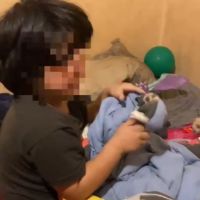 Criança de seis anos diz que só quer que os pais parem de usar drogas