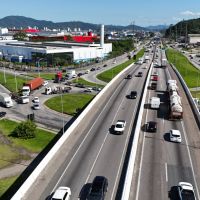 Trecho da BR 101 entre Penha e Itajaí está travado