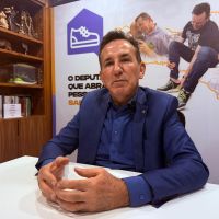 Carlos Bolsonaro não tem identidade com SC, diz Jorge Goetten