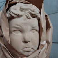 Performance gratuita mistura tecnologia, ancestralidade e emoção nas ruas de Itajaí