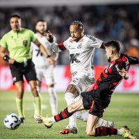 Flamengo e Santos se enfrentam em jogo decisivo em lados opostos