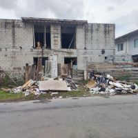 Obra abandonada vira ponto de usuários de drogas e preocupa moradores