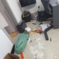 Ladrões invadem loja e levam dinheiro, 30 celulares e tablets