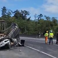 BR 376 é liberada após mais de seis horas de interdição na descida da serra