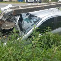 Motorista bate em três postes na Transbeto