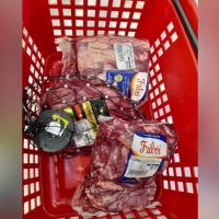 Homem é preso tentando furtar filé mignon e contrafilé em Itajaí