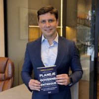 Ex-prefeito de Balneário Camboriú lança livro sobre liderança transformadora