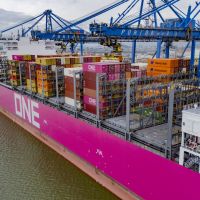 Portonave recebe navio sustentável em viagem de estreia na América Latina