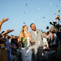 Gabriel, o Pensador se casa com Gabriela na praia do Rosa