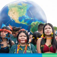 Linha de frente da crise climática toma as ruas de Belém