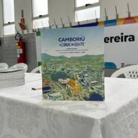 Estudantes lançam livro sobre a história de Camboriú