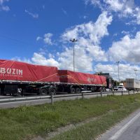 BR 101 tem os dois trechos travados nesta manhã