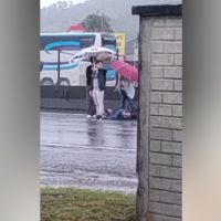 Colisão entre moto e carro deixa motociclista hospitalizada