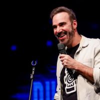 Diogo Portugal faz show beneficente em Itajaí