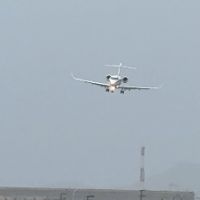 Ventania faz avião do véio da Havan pousar de ladinho