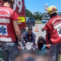 Mulher morre em acidente com carreta na BR 470