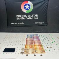 PM derruba ponto de droga no Matadouro e prende dupla