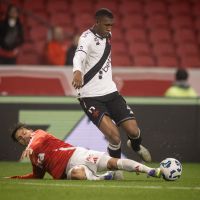 Vasco e Internacional se enfrentam contra o rebaixamento