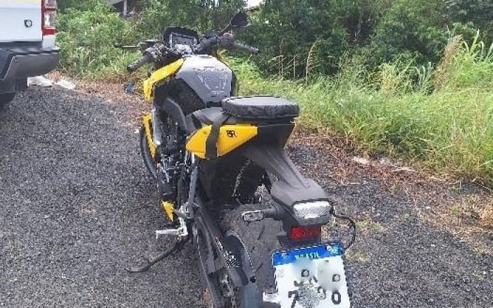 Casal caiu da moto em alta velocidade na Transbeto (Foto: Divulgação PMR)