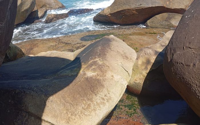 Uma jaqueta da vítima foi encontrada na manhã desta terça-feira (Foto: Divulgação/CBMSC)