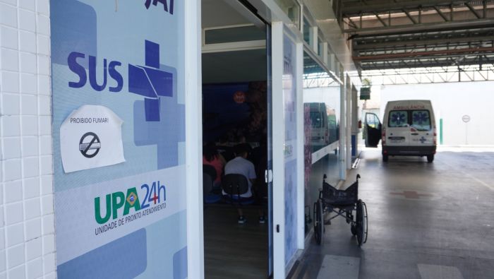 Legenda: Empresa terceirizada atende nas UPAs e postos do município (Foto: João Batista)