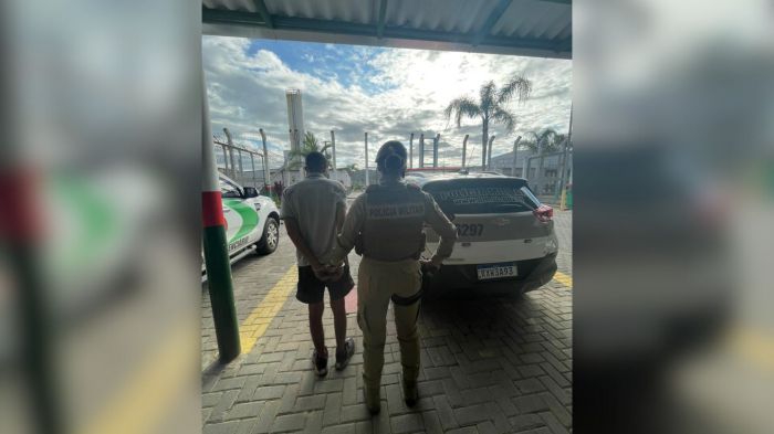 A dupla foi levada pro Complexo Penitenciário do Vale do Itajaí (Foto: PM/Divulgação)