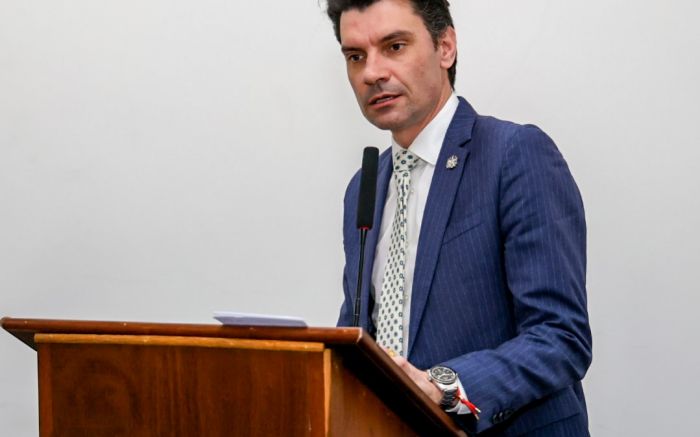 Acusação é que delegado faz uso político do cargo em pré-campanha pra 2026 (Foto: Arquivo/Divulgação)