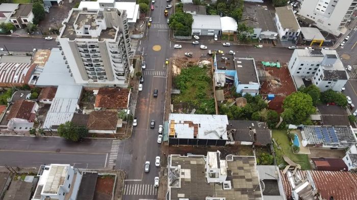 Cidades foram atingidas por destelhamentos e quedas de árvores (Foto: Divulgação/DCSC)