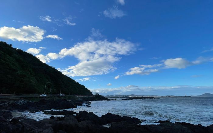 Mar segue agitado neste domingo devido passagem de ciclone (Foto: João Batista)