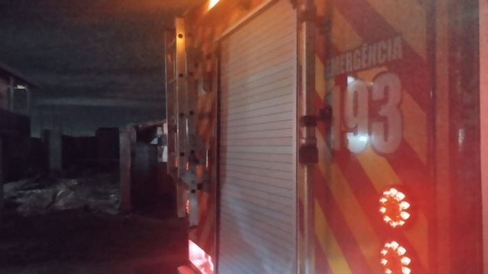 Vizinhos encontraram a porta arrombada e diversos brinquedos espalhados pelo local (Foto: Divulgação/CBMSC)