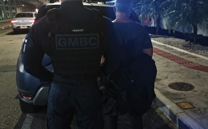 Ele tentou jogar o iPhone pela janela, mas foi reconhecido pela vítima (Foto: Divulgação/GMBC)