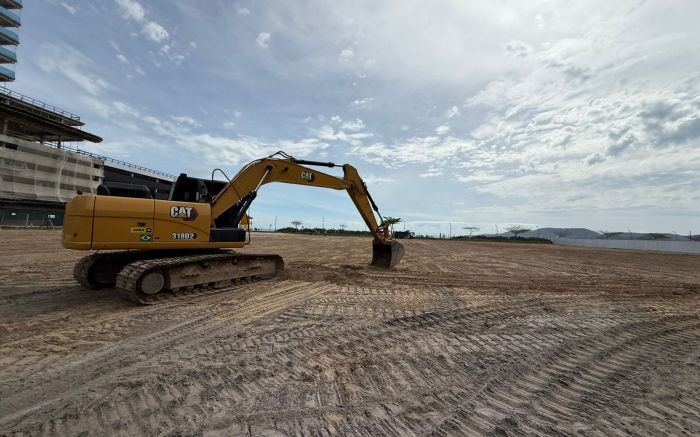 Estrutura está sendo erguida na Meia Praia para os eventos nacionais e internacionais (Foto: Divulgação PMI)