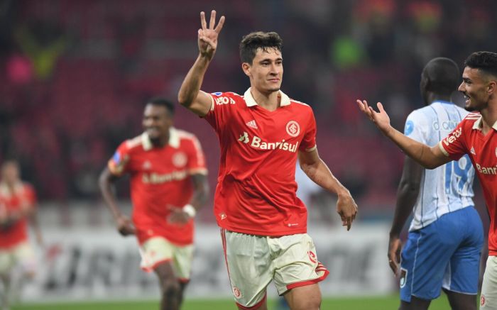 Dourado joga atualmente no futebol do México após se destacar no Internacional (Foto: Divulgação)