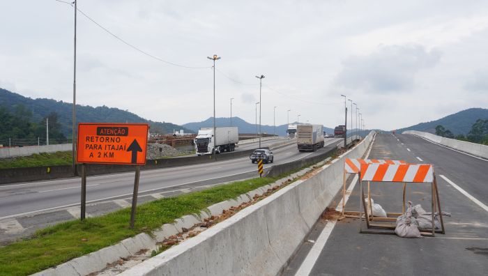 Obra faz parte das novas alças de acessos pra Itajaí e Brusque (Foto: João Batista)