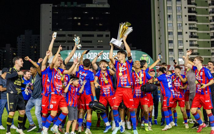 Gurizada rubro-anil brilha em Itajaí e vence por 3 a 1, garantindo o título estadual