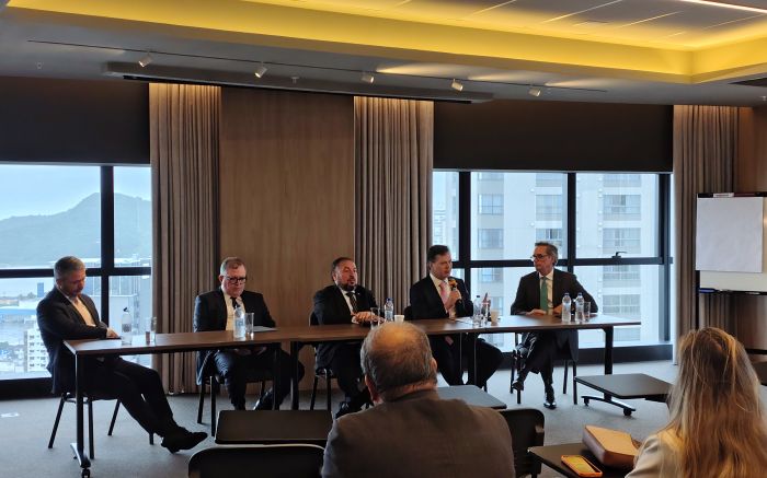 Ministros do TCU e TST participaram da discussão (Foto: Fran Marcon)