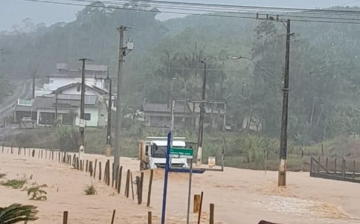 Defesa Civil contou com o apoio de Itajaí e Navegantes (Foto: Leitor)