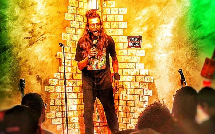 Legenda: “Agora vai ficar multando maconheiro?”, provoca o humorista (Foto: Divulgação)